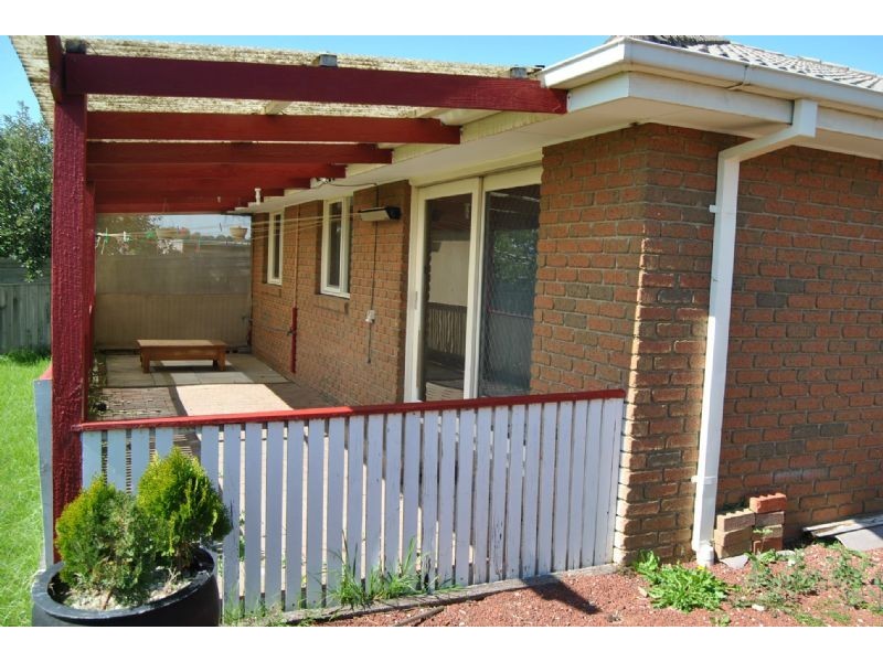 102 Oaktree Drive, Hampton Park VIC 3976