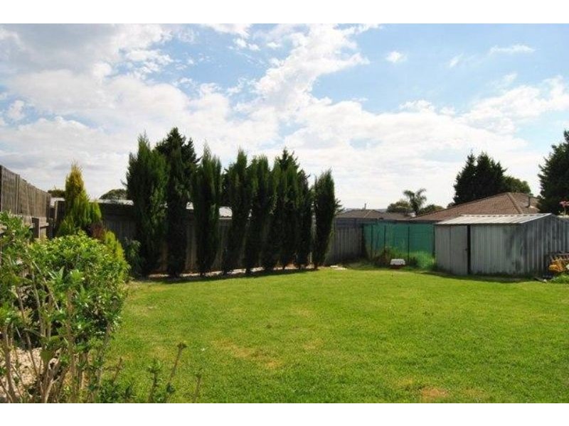 102 Oaktree Drive, Hampton Park VIC 3976