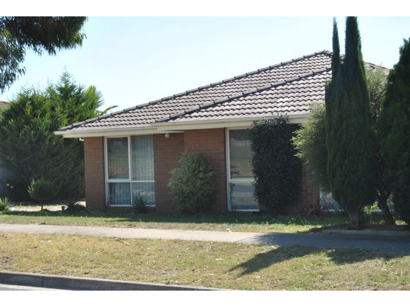 102 Oaktree Drive, Hampton Park VIC 3976