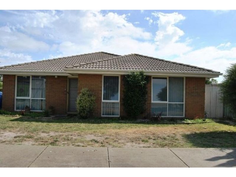 102 Oaktree Drive, Hampton Park VIC 3976