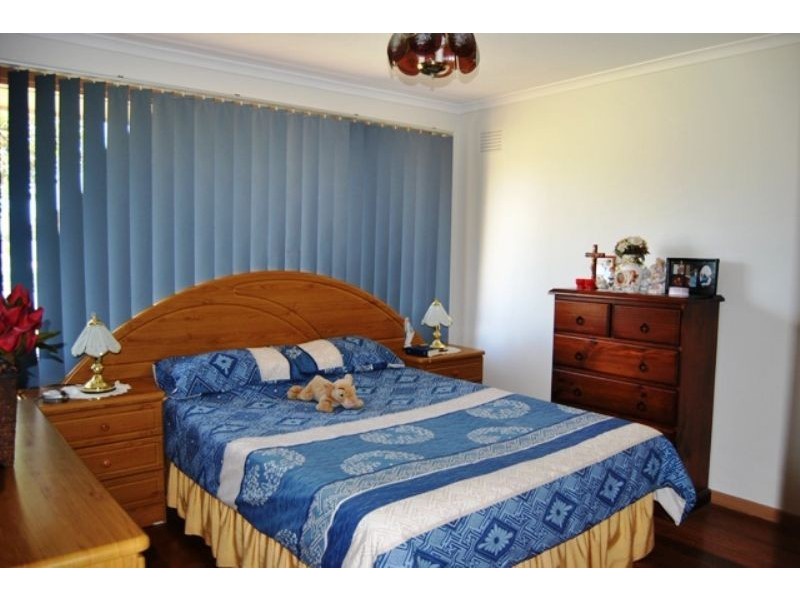 11 Somerville Road, Hampton Park VIC 3976