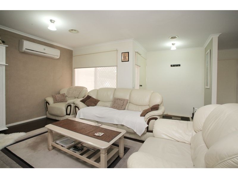 4 Karen Close, Narre Warren South VIC 3805