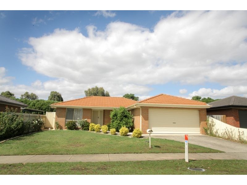 82 The Parkway, Hampton Park VIC 3976