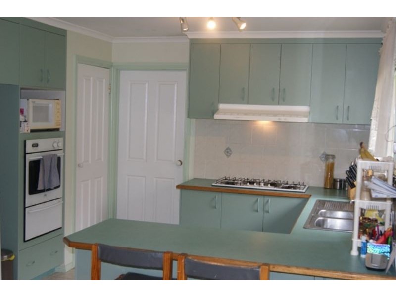 12 Fleming Terrace, Pakenham VIC 3810