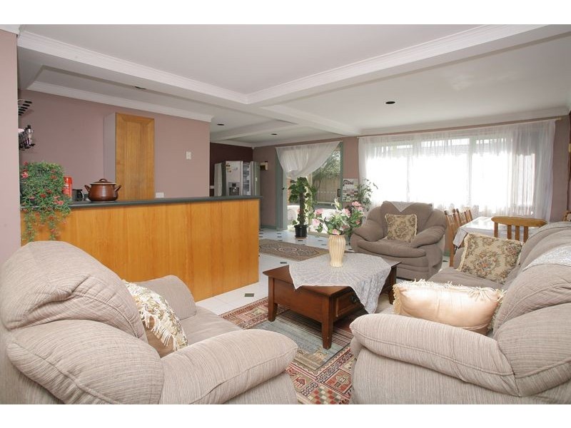 1/6 Kensington Court, Hampton Park VIC 3976