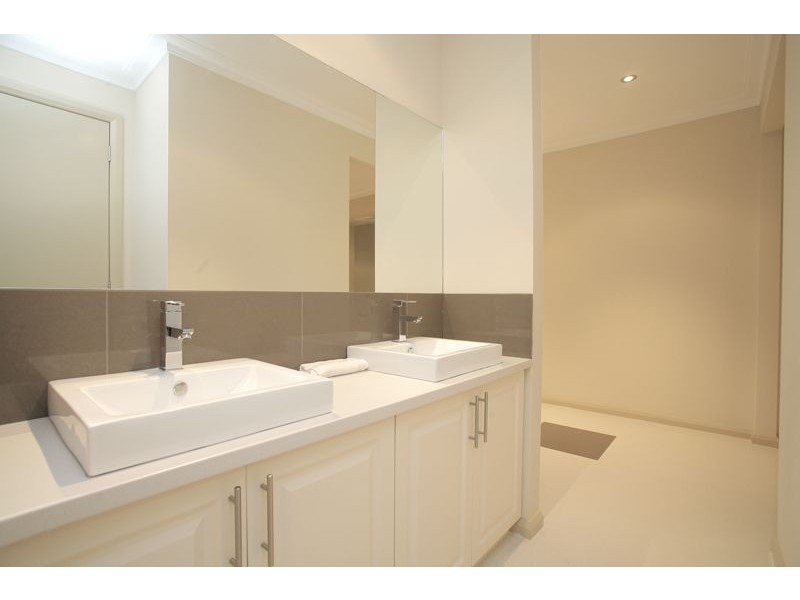 7 Sedgwick Court, Lynbrook VIC 3975