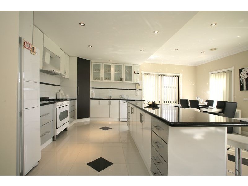 18 Hopegood Place, Lynbrook VIC 3975