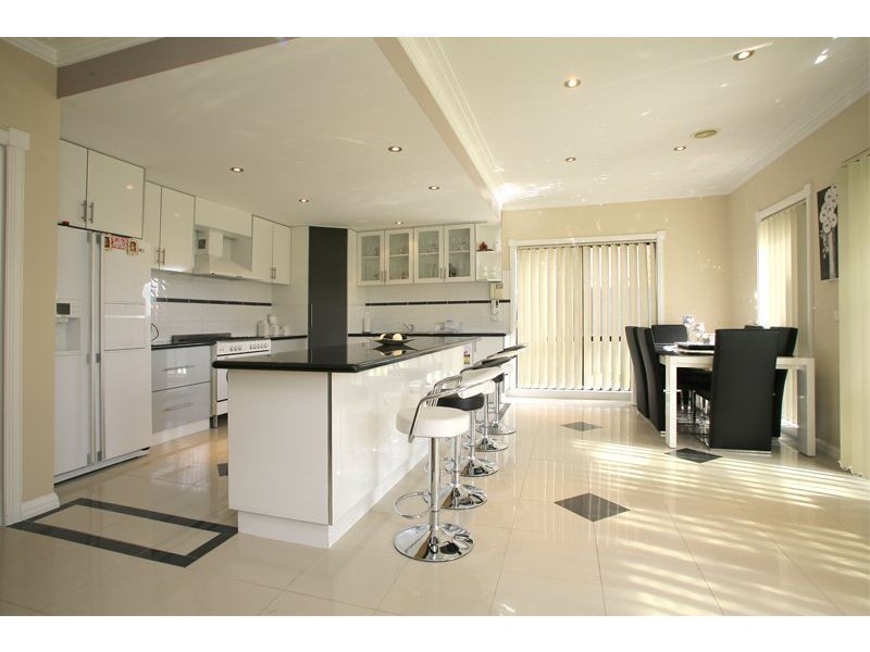 18 Hopegood Place, Lynbrook VIC 3975