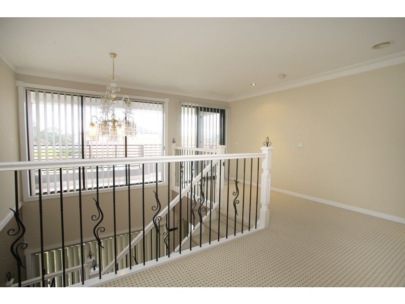 18 Hopegood Place, Lynbrook VIC 3975