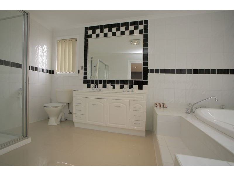 18 Hopegood Place, Lynbrook VIC 3975