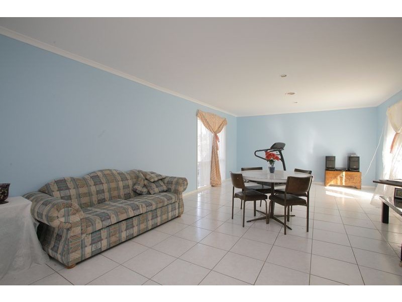 2 Erin Court, Hampton Park VIC 3976