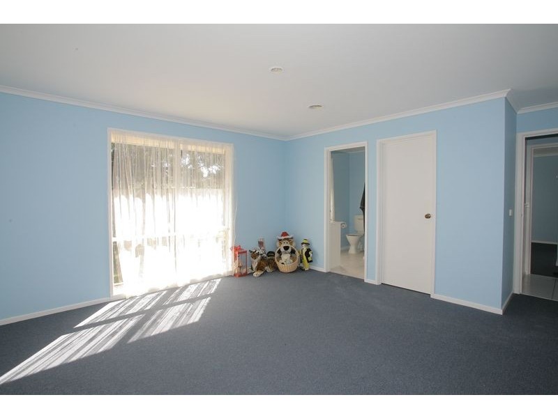 2 Erin Court, Hampton Park VIC 3976