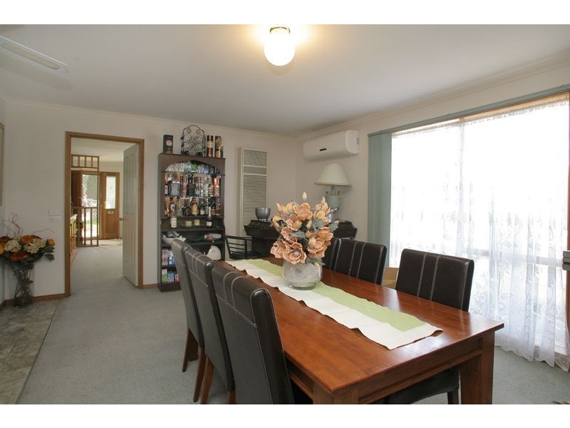 2 Dobson Crescent, Lynbrook VIC 3975