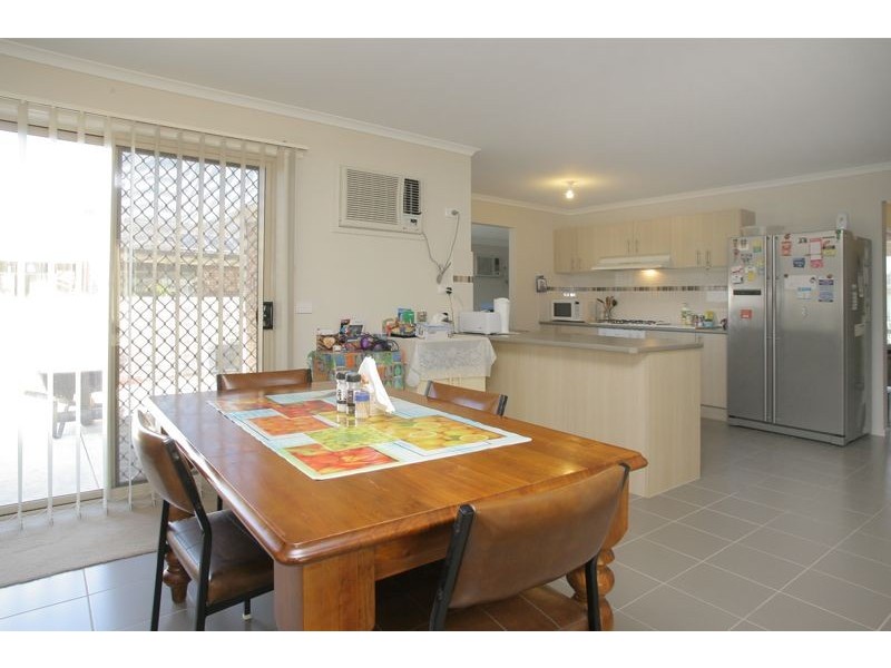10 Elpara Way, Hampton Park VIC 3976