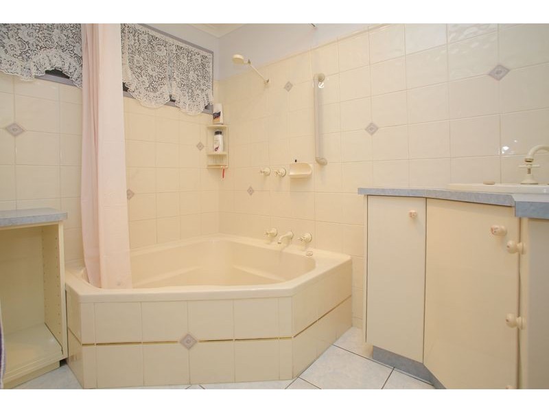 30 Vanessa Drive, Hampton Park VIC 3976