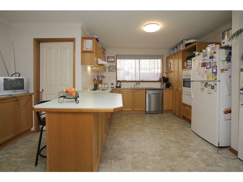 2 Dobson Crescent, Lynbrook VIC 3975