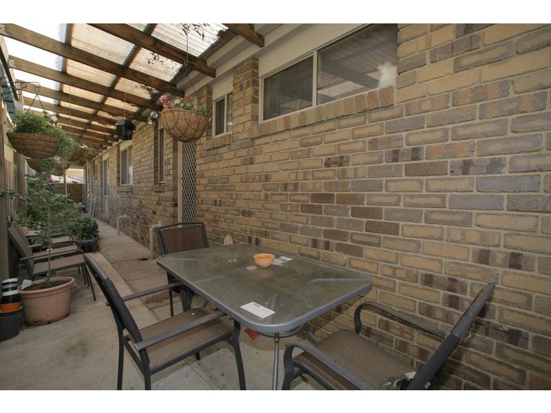 2 Dobson Crescent, Lynbrook VIC 3975