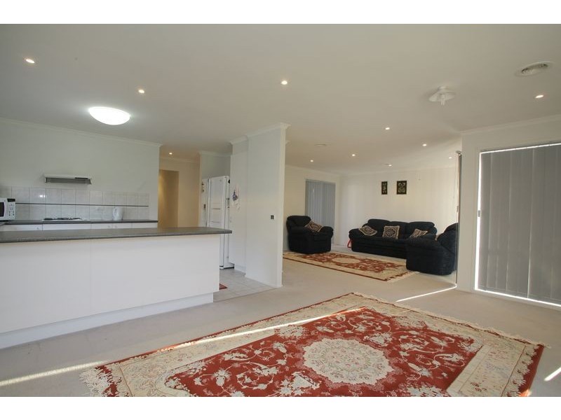 8 Karoonda Way, Hampton Park VIC 3976