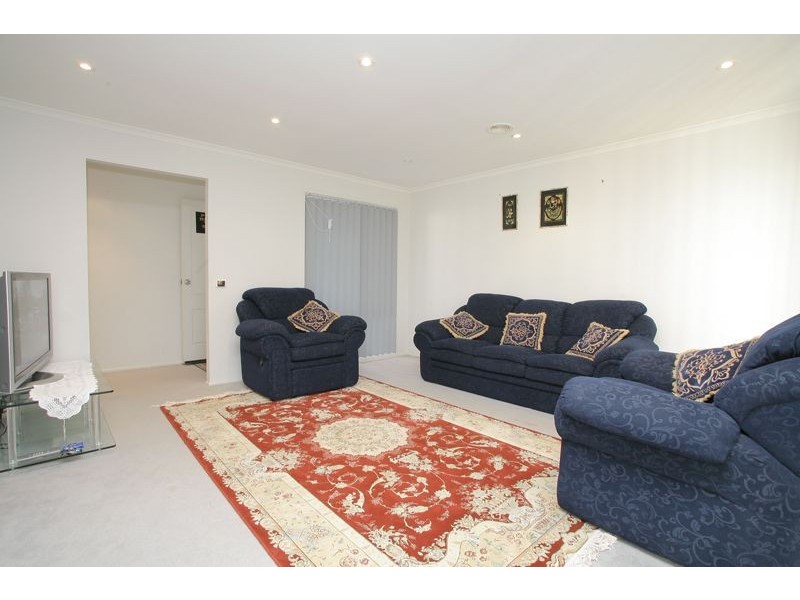 8 Karoonda Way, Hampton Park VIC 3976