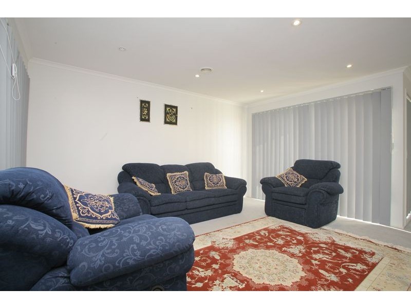 8 Karoonda Way, Hampton Park VIC 3976