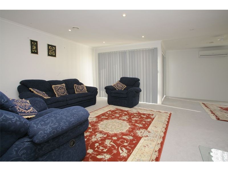 8 Karoonda Way, Hampton Park VIC 3976