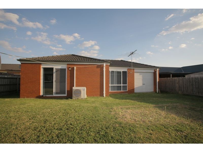 8 Karoonda Way, Hampton Park VIC 3976