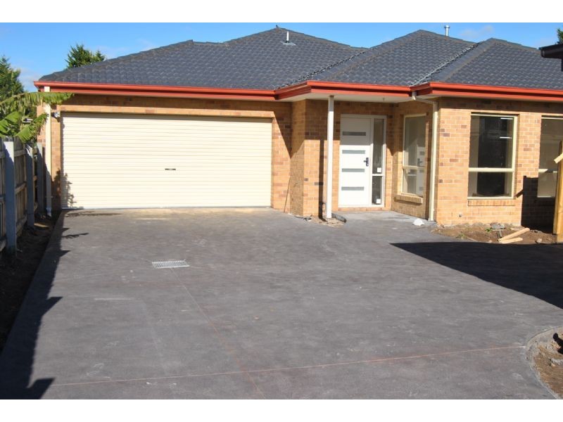 2/18 Ivan Crescent, Hampton Park VIC 3976