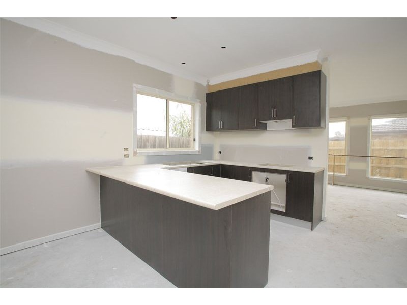 2/18 Ivan Crescent, Hampton Park VIC 3976