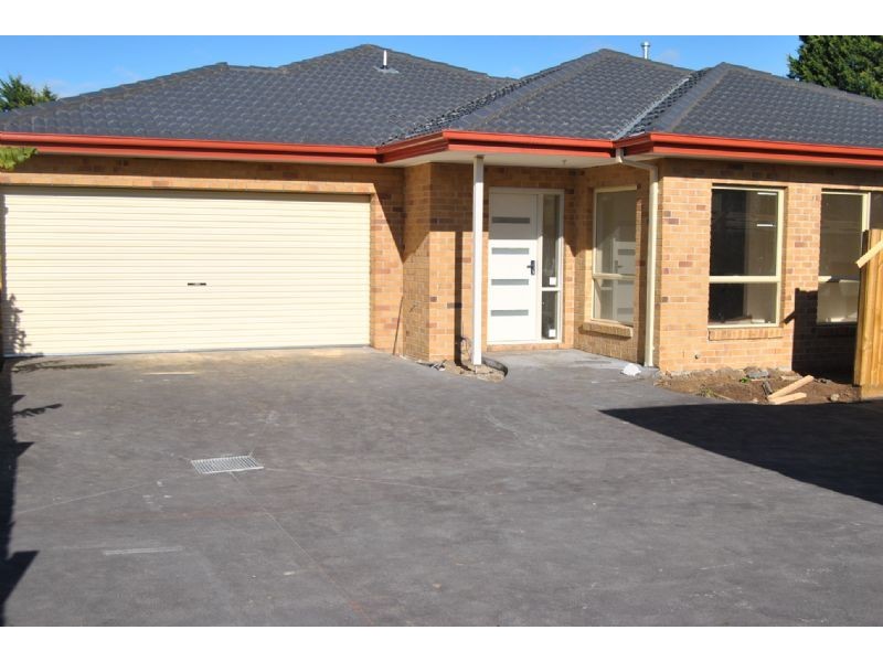 2/18 Ivan Crescent, Hampton Park VIC 3976