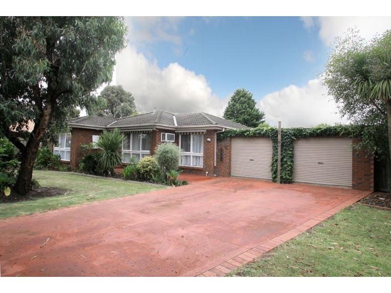 8 Manning Close, Hampton Park VIC 3976