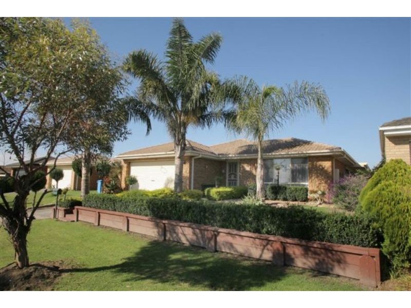 19 Ironbark Close, Hampton Park VIC 3976