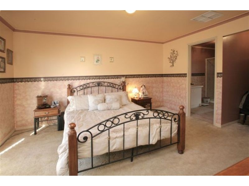 19 Ironbark Close, Hampton Park VIC 3976