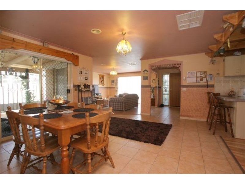 19 Ironbark Close, Hampton Park VIC 3976