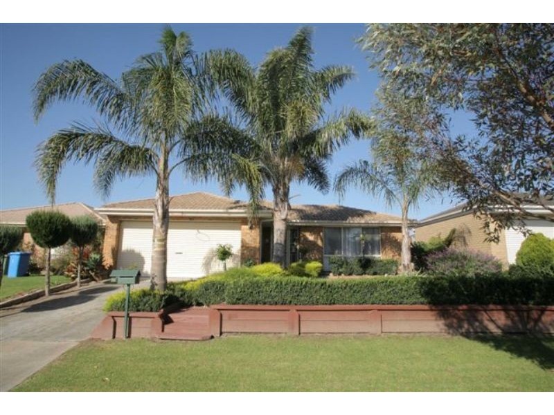 19 Ironbark Close, Hampton Park VIC 3976
