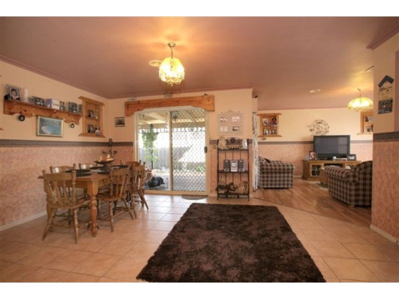 19 Ironbark Close, Hampton Park VIC 3976