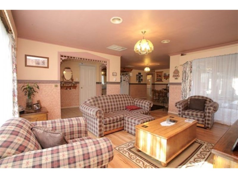 19 Ironbark Close, Hampton Park VIC 3976