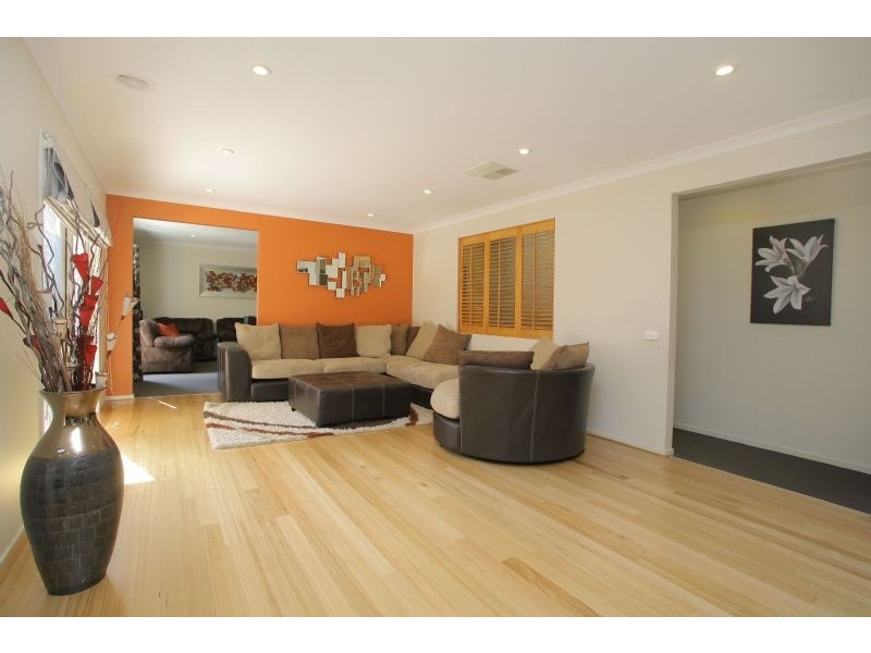 8 Wodalla Place, Lyndhurst VIC 3975