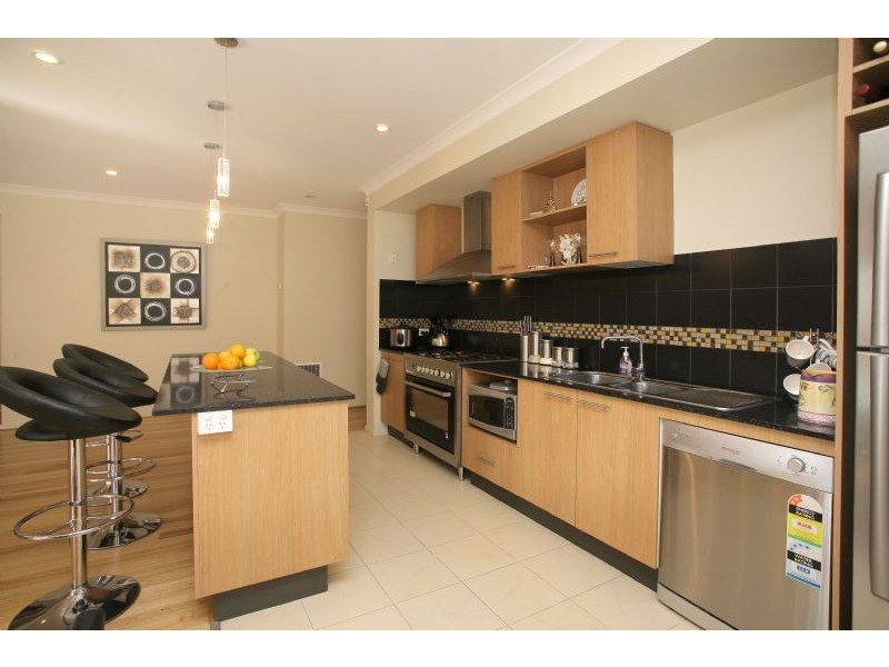 8 Wodalla Place, Lyndhurst VIC 3975