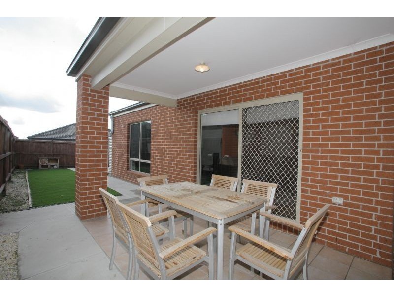 8 Wodalla Place, Lyndhurst VIC 3975