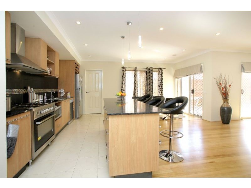 8 Wodalla Place, Lyndhurst VIC 3975