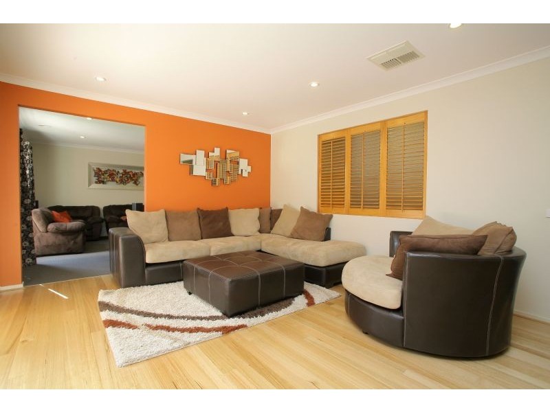 8 Wodalla Place, Lyndhurst VIC 3975