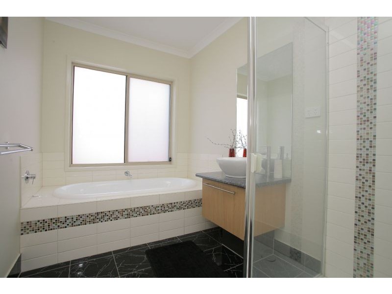 8 Wodalla Place, Lyndhurst VIC 3975