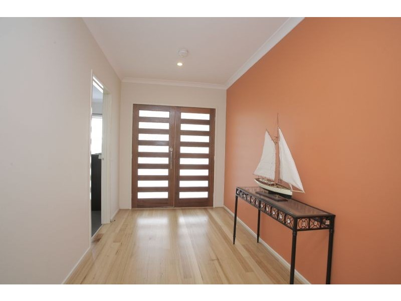 8 Wodalla Place, Lyndhurst VIC 3975