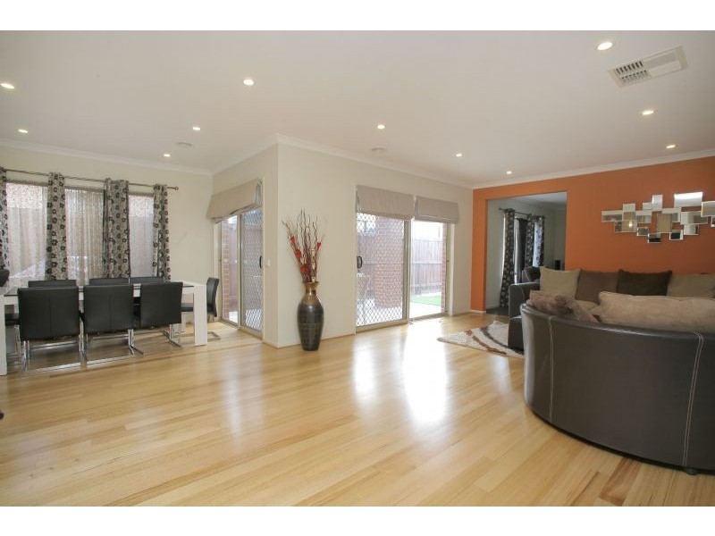 8 Wodalla Place, Lyndhurst VIC 3975