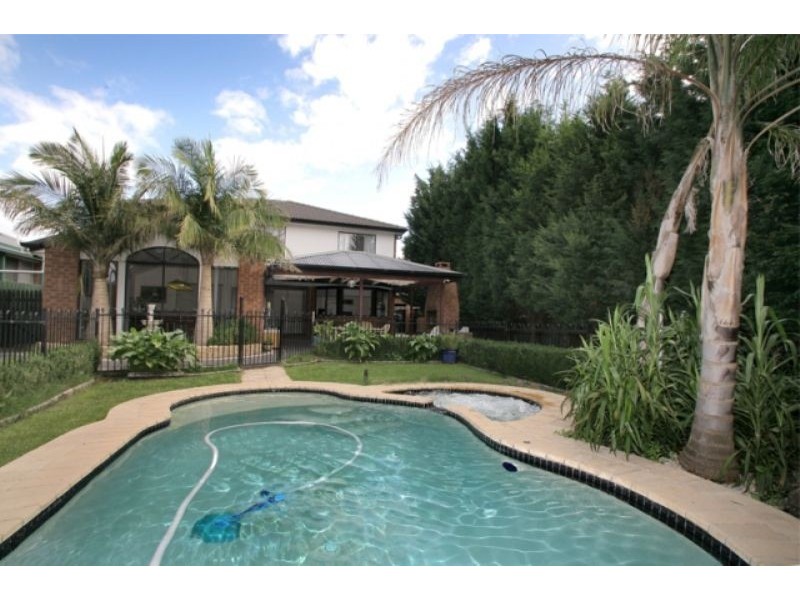 4 Brooklyn Bay, Rowville VIC 3178