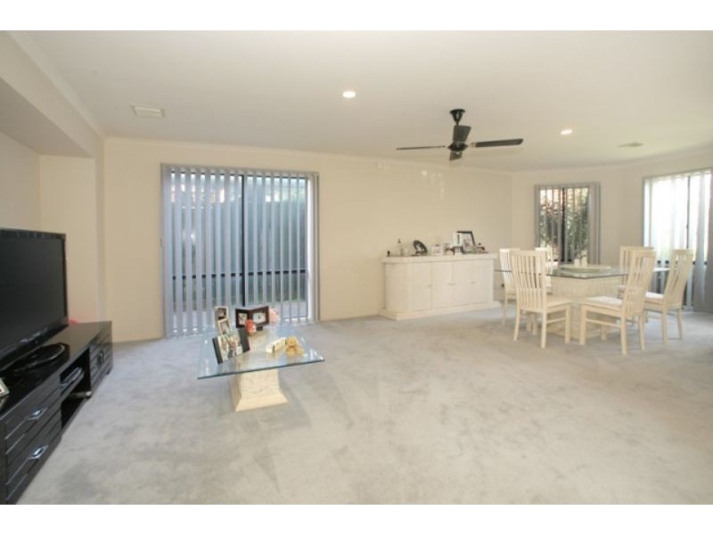 4 Brooklyn Bay, Rowville VIC 3178