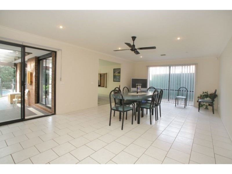 4 Brooklyn Bay, Rowville VIC 3178