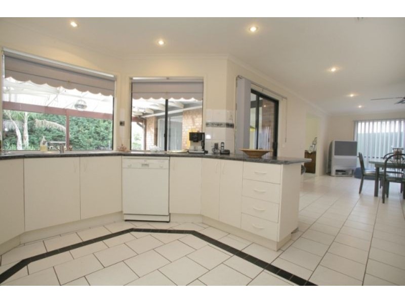 4 Brooklyn Bay, Rowville VIC 3178