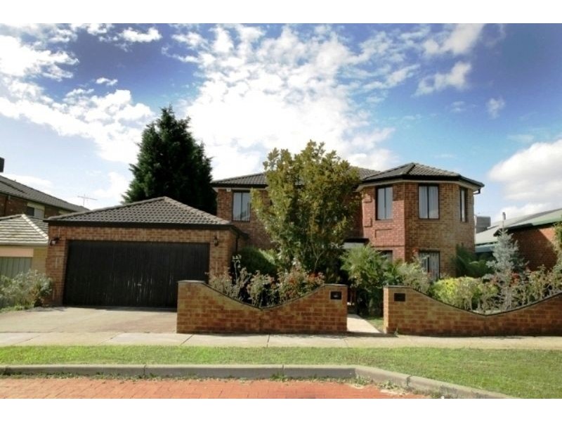 4 Brooklyn Bay, Rowville VIC 3178