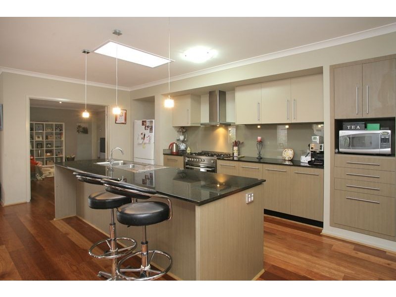 30 Hanrahan Wynd, Lynbrook VIC 3975